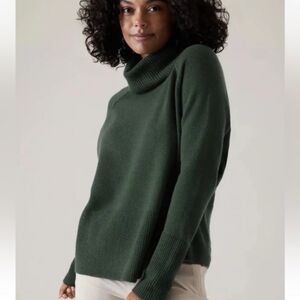 Athleta Alpine Turtleneck Sweater Merino Cashmere // Green #466750